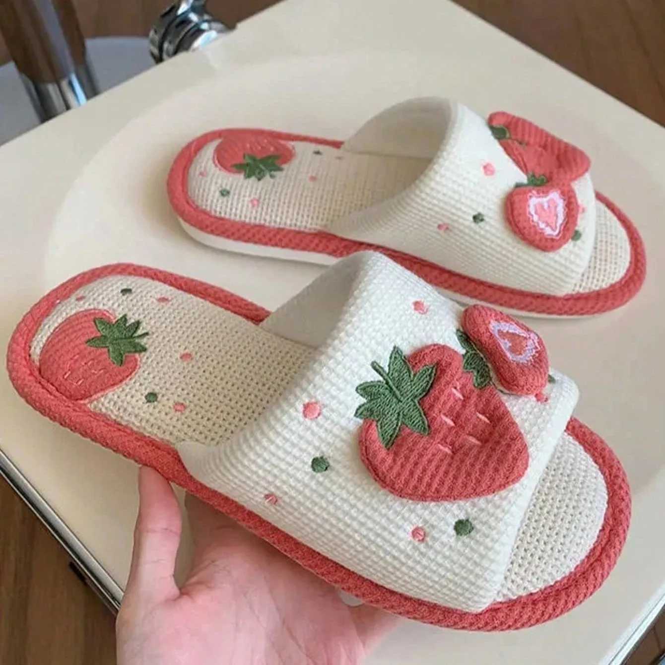 New Arrival Fashionable soft womens casual cute strawberry pattern design comfortable womens linen home slider T250108