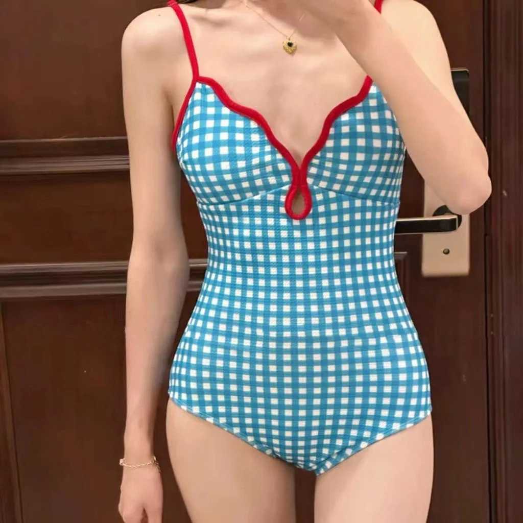 2024 Young Girls Pure Retro One-piece Beachwear Womens Swimsuit INS Sty Korean Sty Hot Spring Sexy Beach BikiniXJ240108