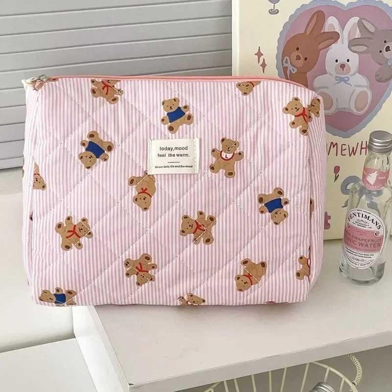 2024 Pink Bear Quilted Womens Makeup Bag Cute Zipper Makeup Travel Organizer Womens Handbag W250109