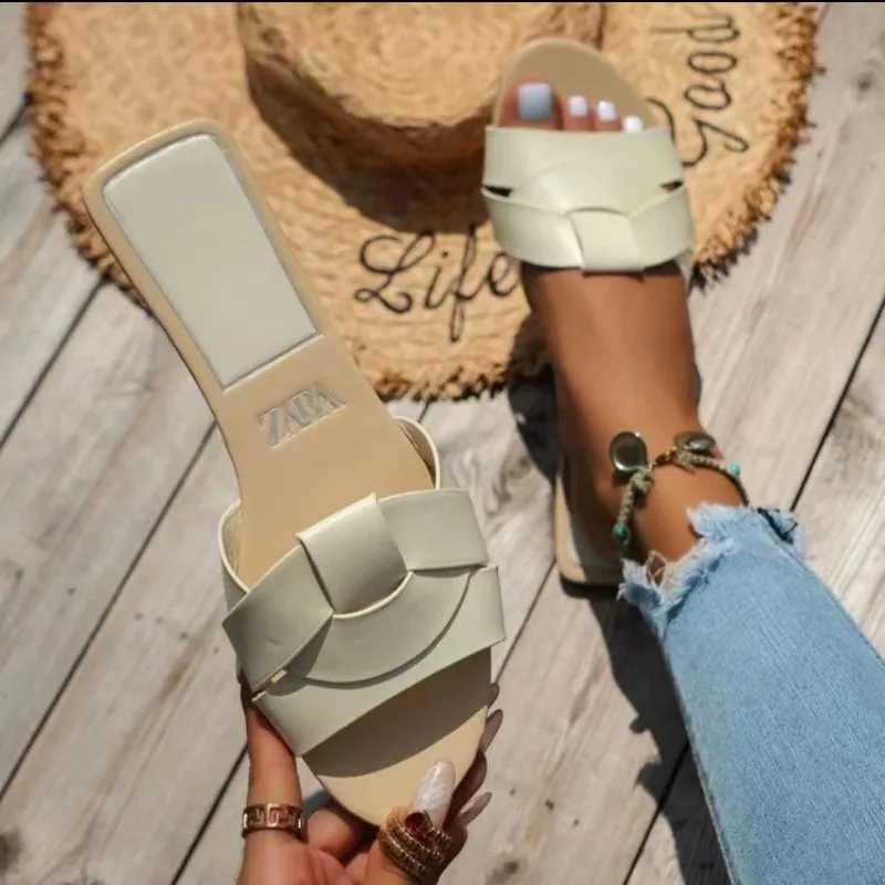 New Arrival New fashion slider womens sexy flat shoes casual womens beach slider elegant fish mouth slider women T250108