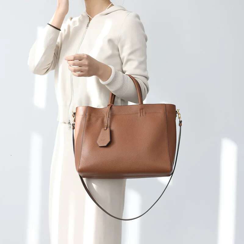 Women Handbag 100% Real Cow Leather Temperament Single Shoulder Messenger Bag Stuitable For Commuting