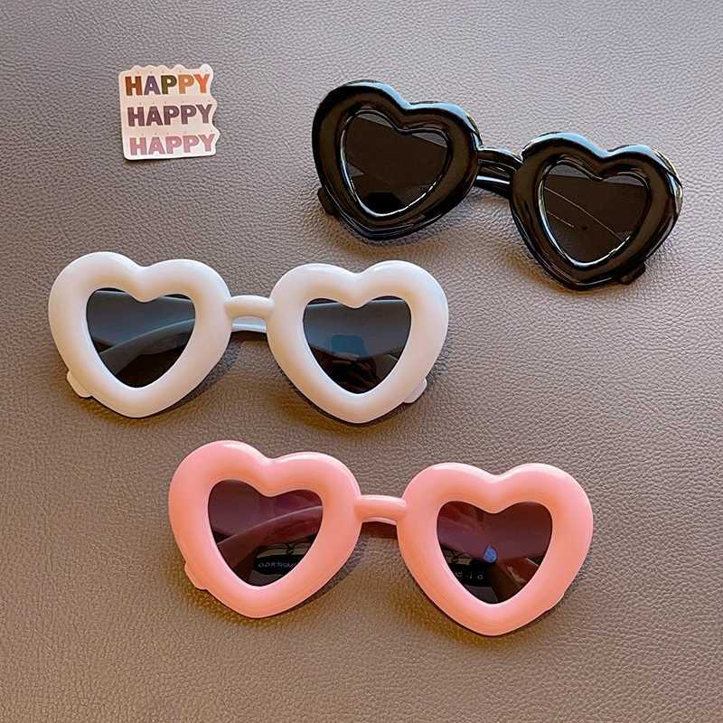 2023 New Childrens Fashion Heart Shaped Dazzling Color Jelly Sunglasses UV400 Outdoor Girls and Boys Protective Sunglasses Childrens Sunglasses W25010
