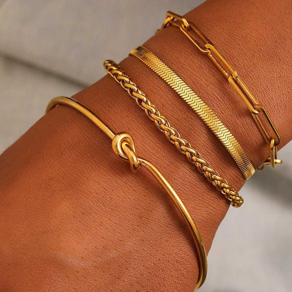 Stainl Steel Bracelets 4 pieces Multi-layer Mixed Chain hip-hop Exaggerated Bracelet For Women Jewelry Party Wear New PopularXJ250109