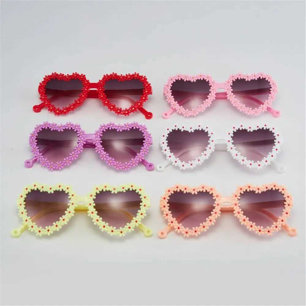 Heart shaped Childrens Daisy Sunglasses 3-18 Years Sunscreen Childrens Shadows Retro Disco Festival Par Glasses W250109