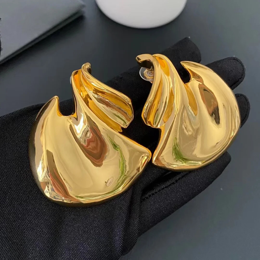 vintage trend with irregular geometric ear clips 250103