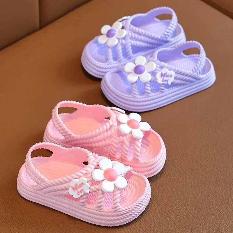 New Summer 2-8 Year Old Childrens Slide Flower Pattern Lithe Comfort Sandals Suitable for Girls Non slip Beaver Flip Cover Family Childrens Shoes W250