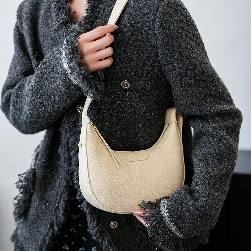 Fashion women's handbag new versatile shoulder messenger saddle bag casual fashion crescent bag