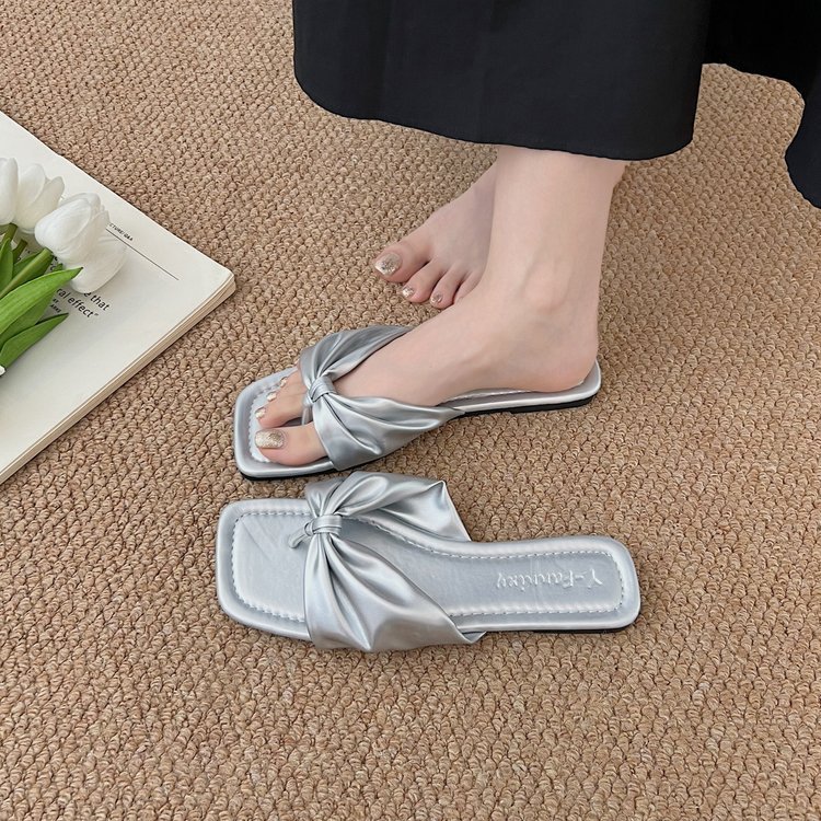 Women Slippers Fashion Flat Bottom Plus Size Clip Toe Outdoor Wear Pleated Casual Versatile Triple Black White Silver Free shipping
