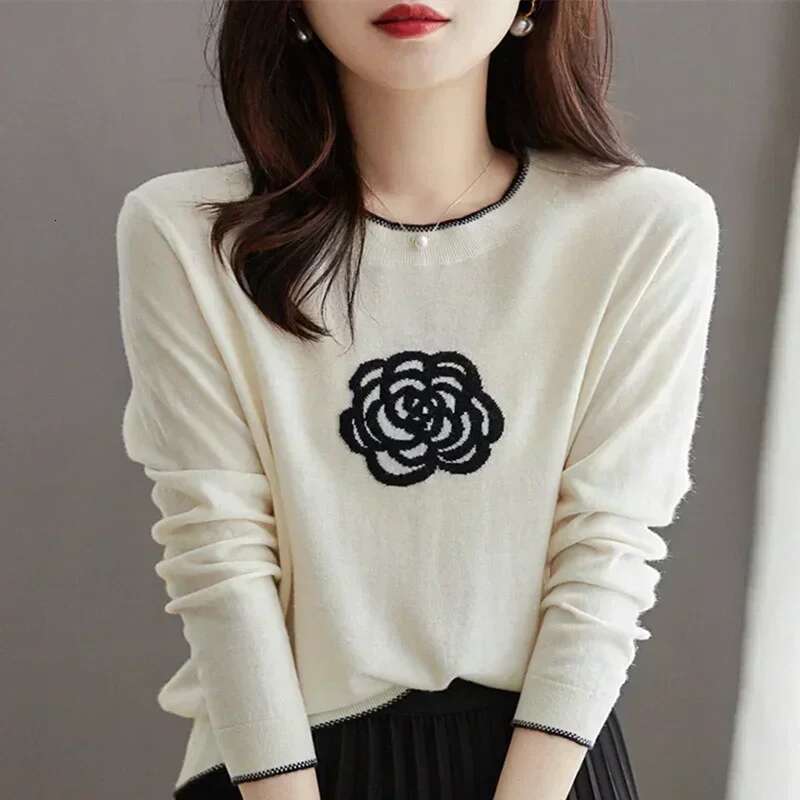 Spring Autumn New Women's Round Neck Contrast Color Worsted Wool Knitted Sweater Elegant And Fashionable Jacquard Type