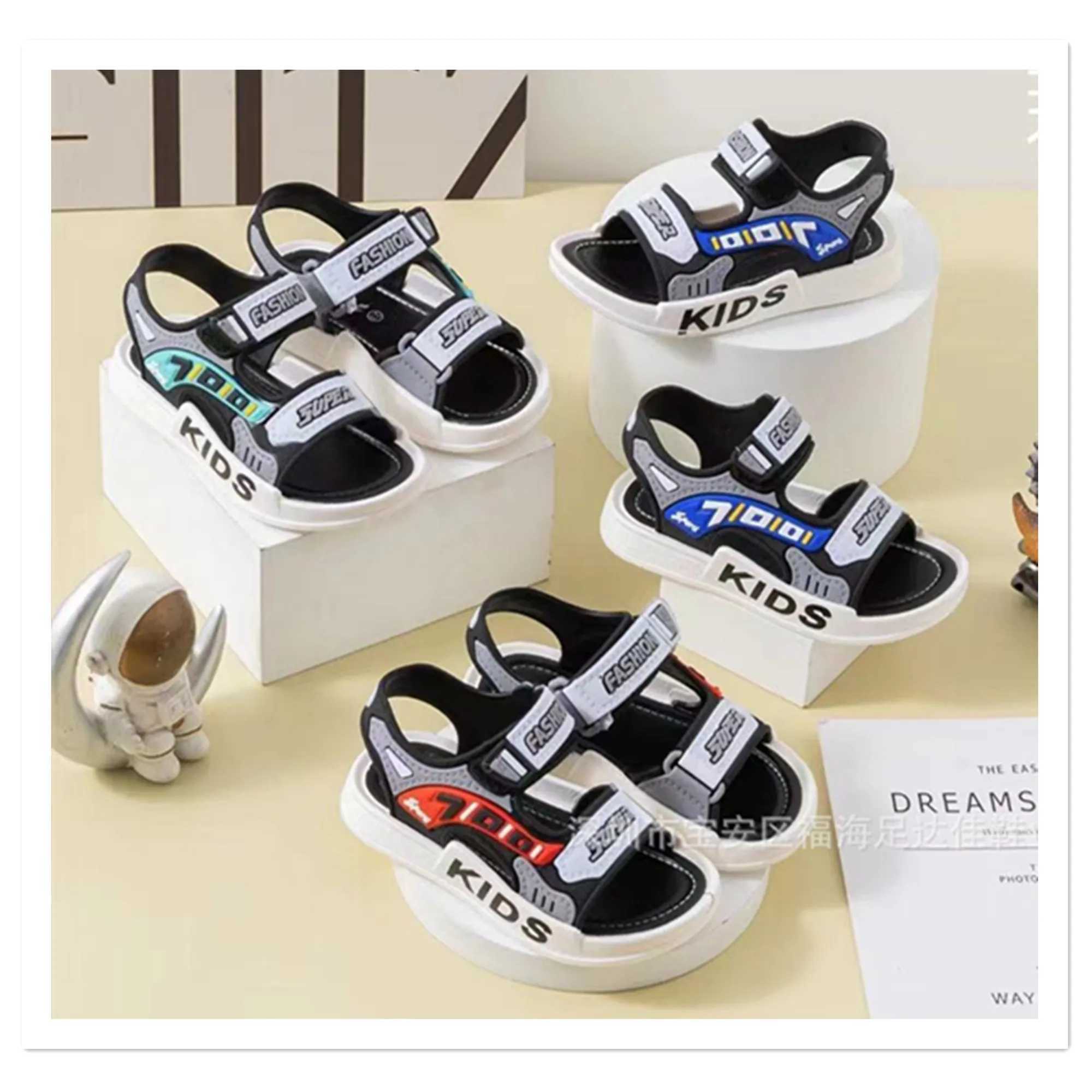 Korean version of boys sandals high-end soft non slip fashionable and fashionable. Wholesale of student sandals by manufacturers W250108