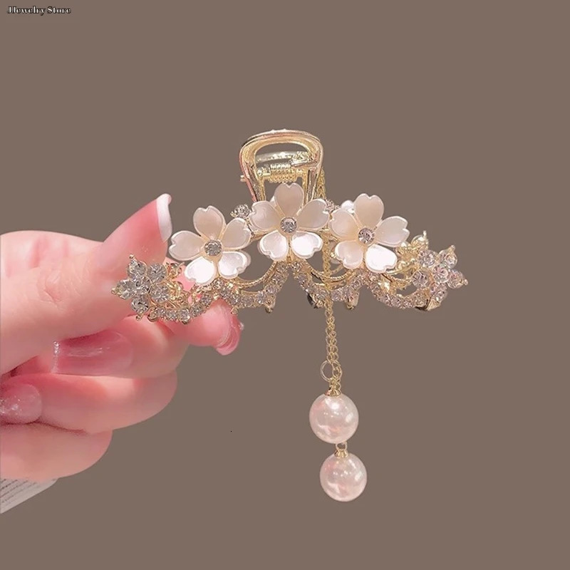 1pc Elegant Diamondencrusted Pearl Jasmine Flower Tassel Claw Clip Metal Hair Female On The Back Of Head 241228