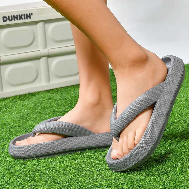 New Arrival New thick soled slippers mens EVA flip slippers summer shoes couple slippers large size 47 outdoor beach sandals T250108