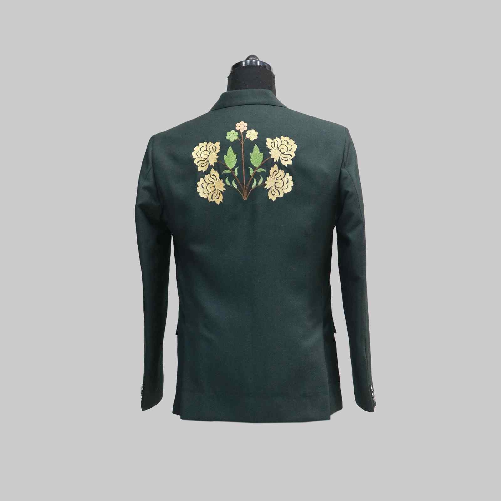 Classic Customized Slim Fit Groom Tuxedos Designer New Fashion Mens Jackets Appliques Two Button Notched Lapel Business Pockets Bridegroom Tailor Made