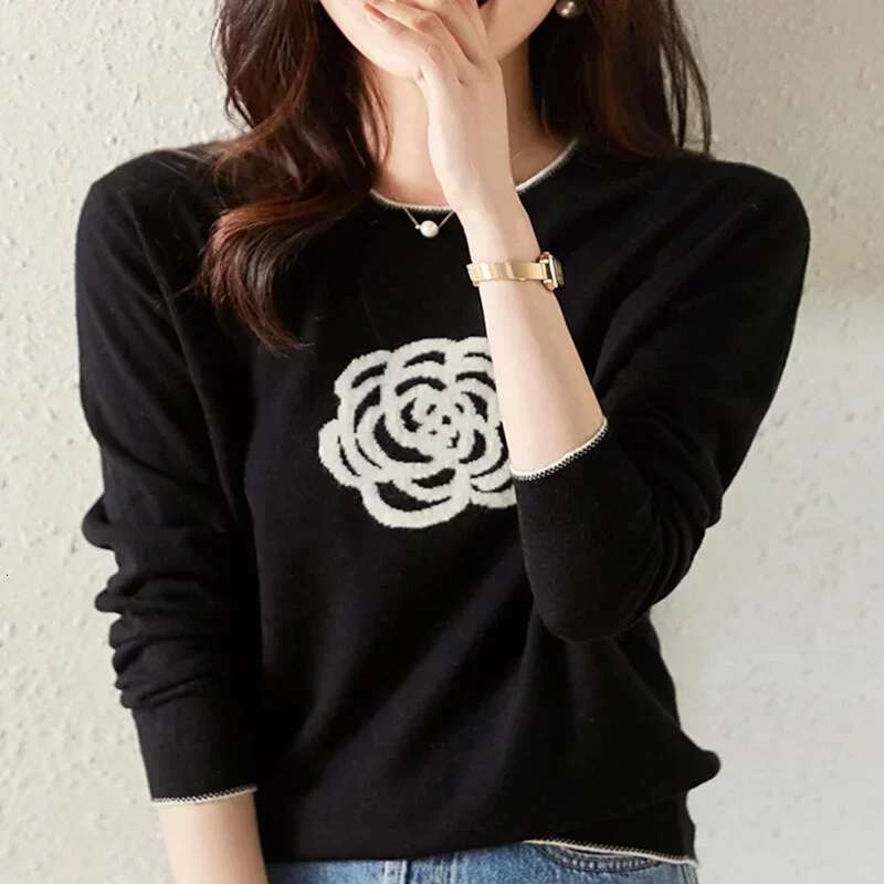 Spring Autumn New Women's Round Neck Contrast Color Worsted Wool Knitted Sweater Elegant And Fashionable Jacquard Type