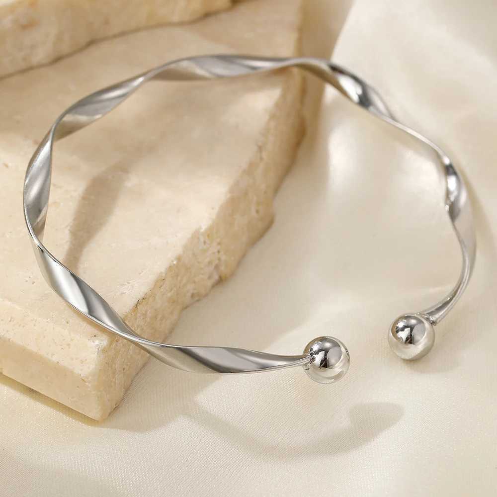 Stainl Steel Bracelets Simple Exquisite Fashion Round Bead Design Bracelets For Women Jewelry Personalized Gifts for PartiesXJ250109