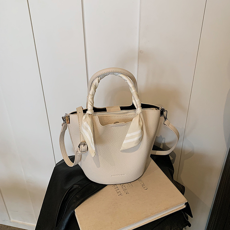 2025 Designer Shoulder 3 Fashion Women 2025 New Personalized Handheld Bag Bucket Trendy Niche Design Triple Black White Brown Khaki Coffee Free shippi