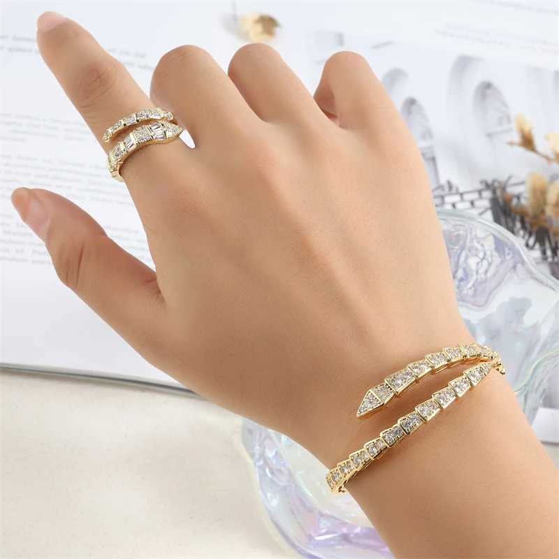 Yupsk Fashion Shiny Zircon Snake Bone Open Bracelet Bangles Exquisite Womens Wedding Party Accories GiftXJ250109