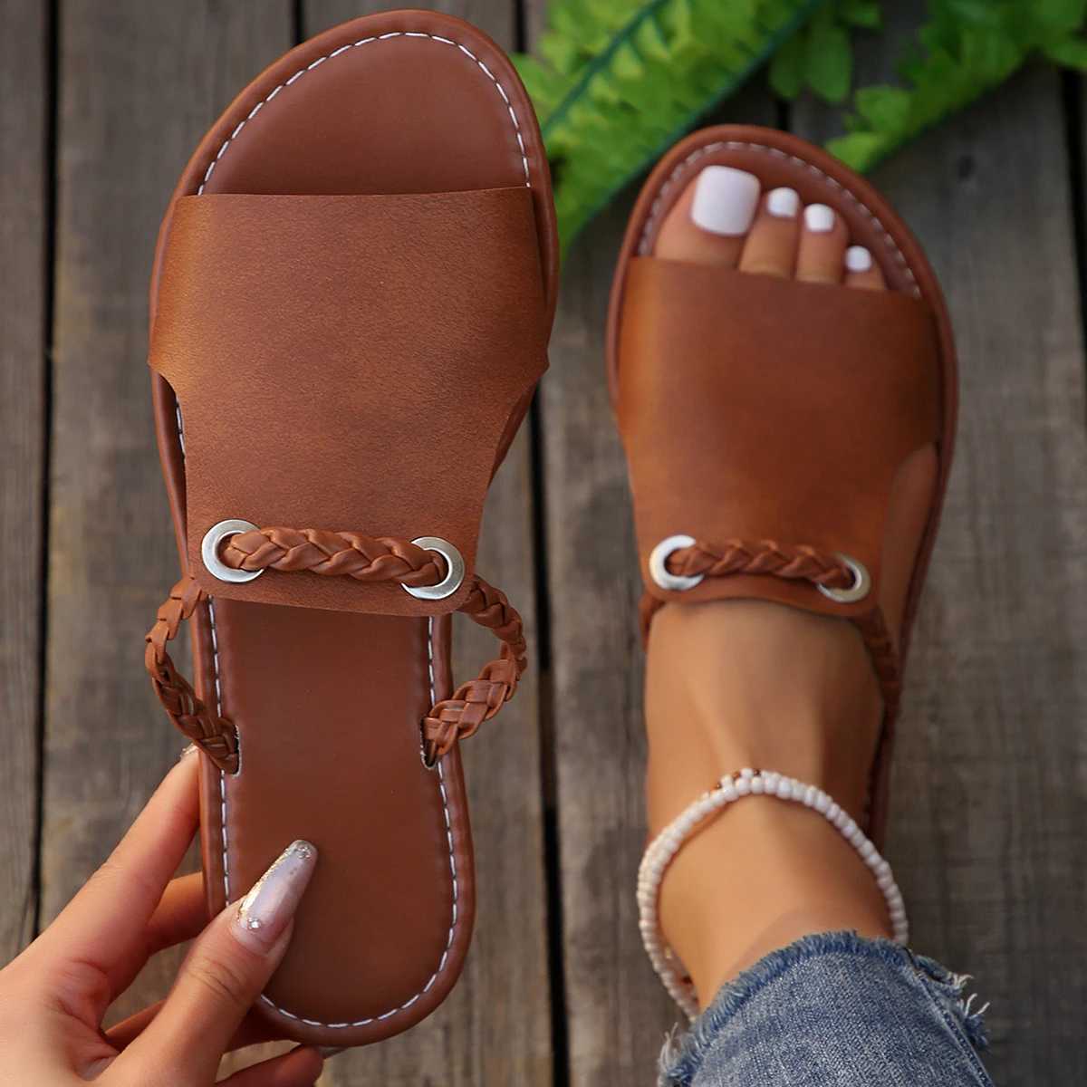 New womens leather flip slippers womens summer brand fashion apartment sandals designer sandals plus size 43 M250422
