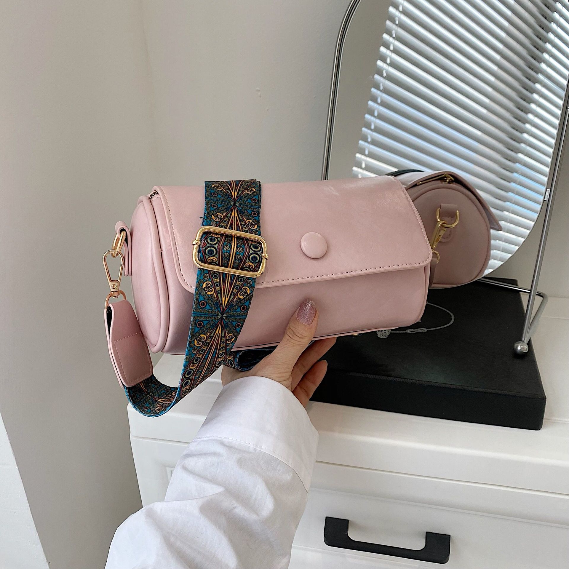 Women's Versatile Shoulder Messenger Bag - New Fashion Cylinder Design