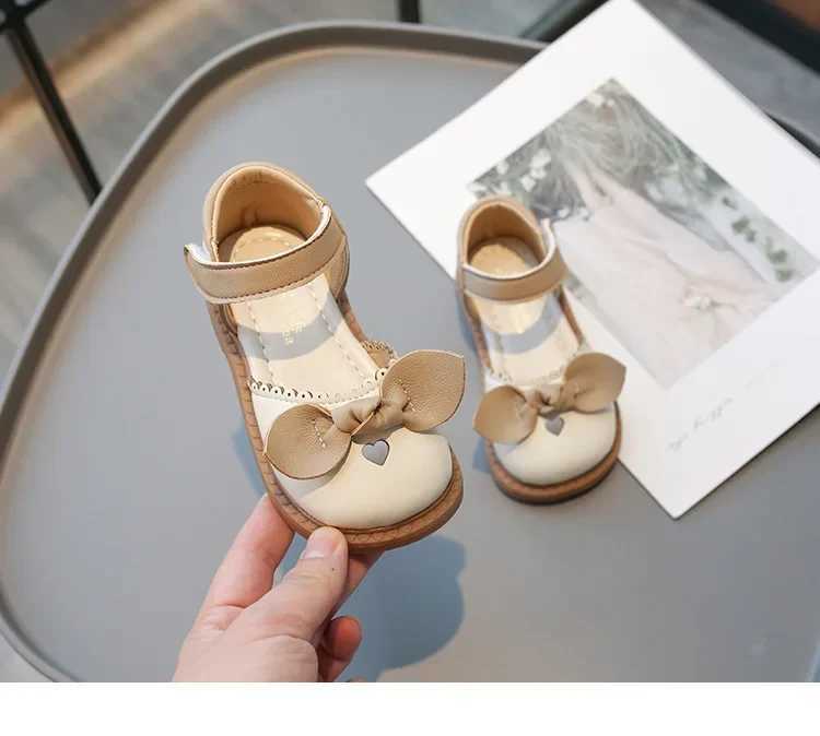 Girl Sandals 2024 Closed Toe Princess Shoes Baby Bow Childrens Bean Apartment Summer Soft Bottom Loafer W250108