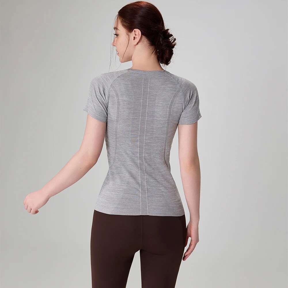Vnazi 2024 Seamless Shorts Sleeve Shirt New Design Slim Fit Women Fiess Top High Elastic Fabric Gym Outside Sports Clothes