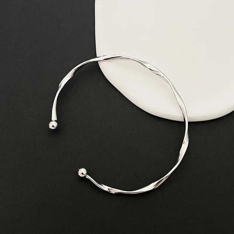 Silver Color Twisted Wave Bracelets Bangles for Women Hand Jewelry New Fashion Cuff Bangles Girl Simple Accories pulserasXJ250109