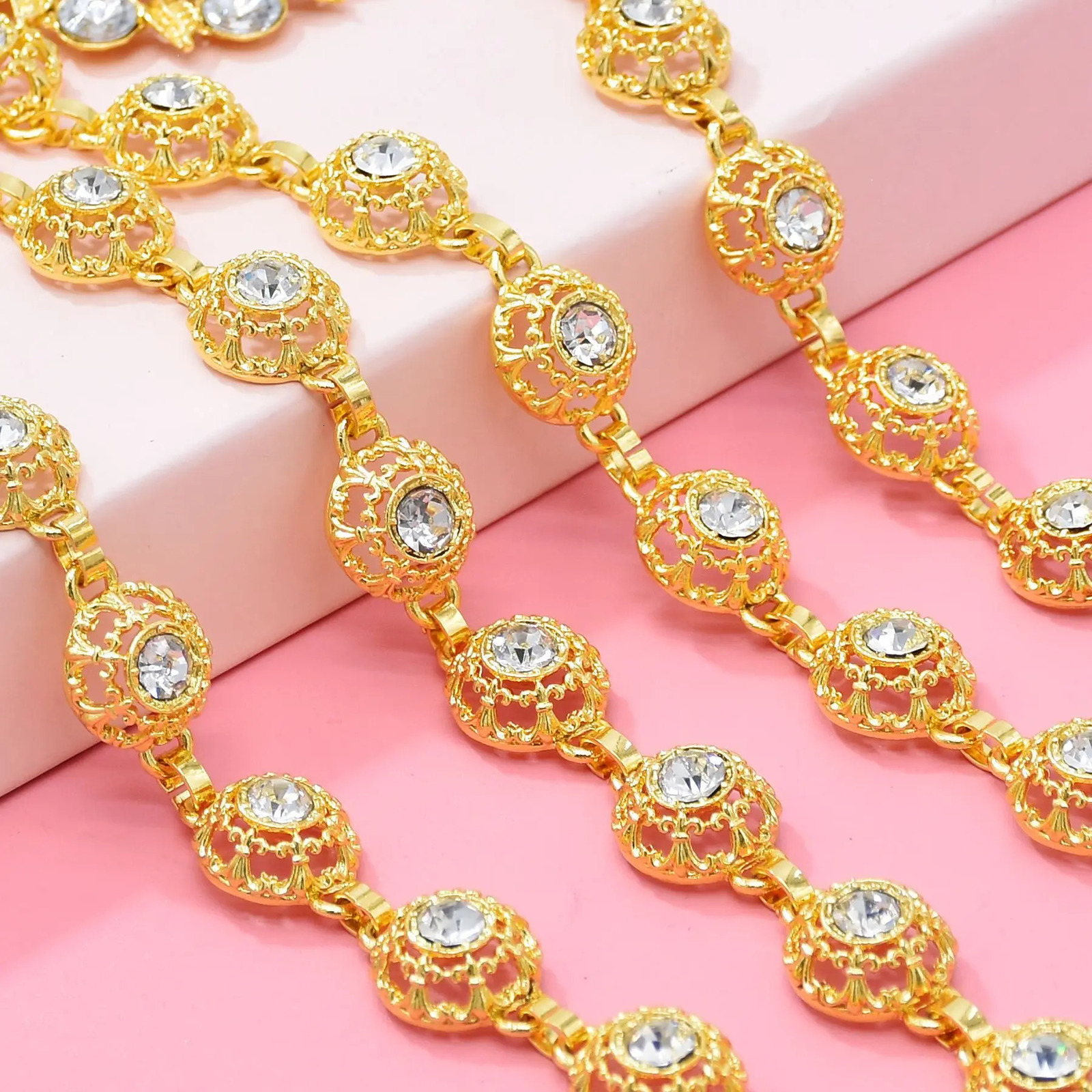 Golden Hollow Crystal Flower Diagonal Cross Shoulder Waist Chain Arab Ethnic Bride Wedding Accessories Womens Body Jewelry 250107