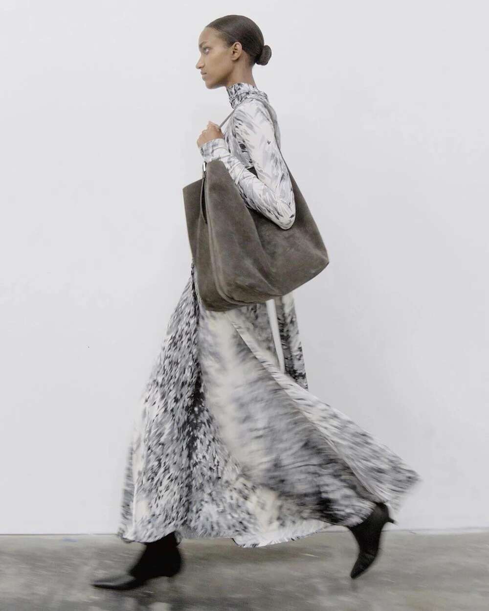 2024 Large Capacity Handbag Urious Frosted Suede Women's Shoulder Bag Commuting Tote Cowhide Bucket Pouch
