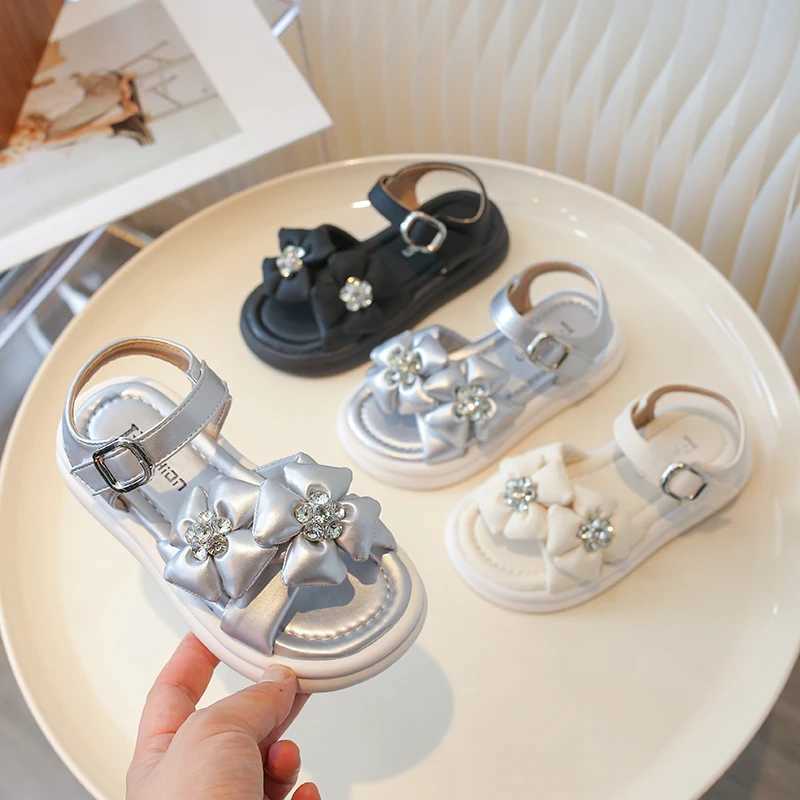 2024 Summer Girls and Childrens Sandals Fashionable and Comfortable Sweet Flower Rhinestone Soft soled Anti slip Princess Leather Shoes W250108