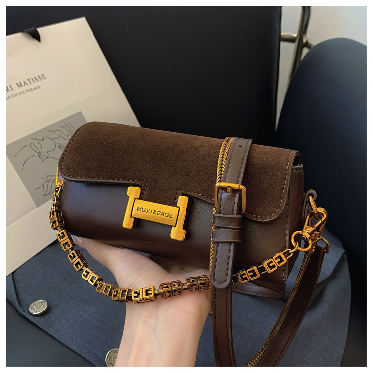 Stylish Multi-Functional Shoulder Purse with Premium Chain Detail