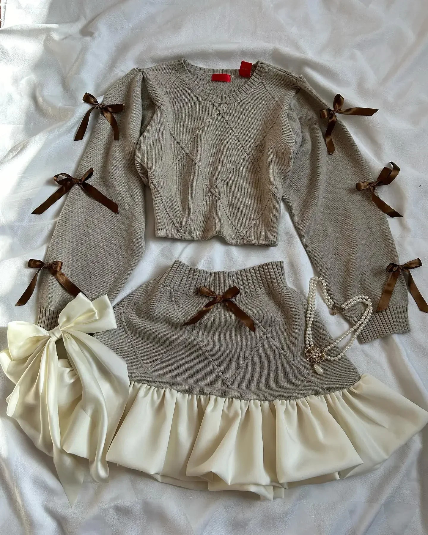 Y2K Knitted Splicing Short Skirt Two Piece Set Women Knitted Long Sleeved Sweater Cute Bow Mini Pleated Skirt Autumn Winter Suit 241225