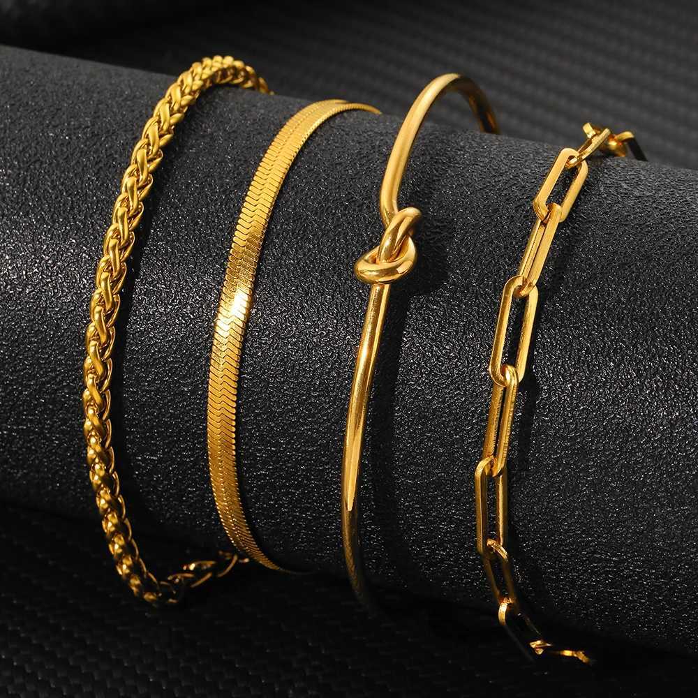Stainl Steel Bracelets 4 pieces Multi-layer Mixed Chain hip-hop Exaggerated Bracelet For Women Jewelry Party Wear New PopularXJ250109