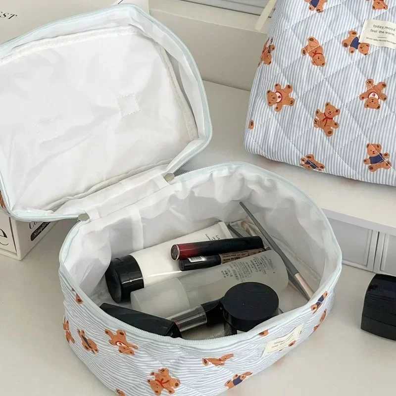 2024 Pink Bear Quilted Womens Makeup Bag Cute Zipper Makeup Travel Organizer Womens Handbag W250109