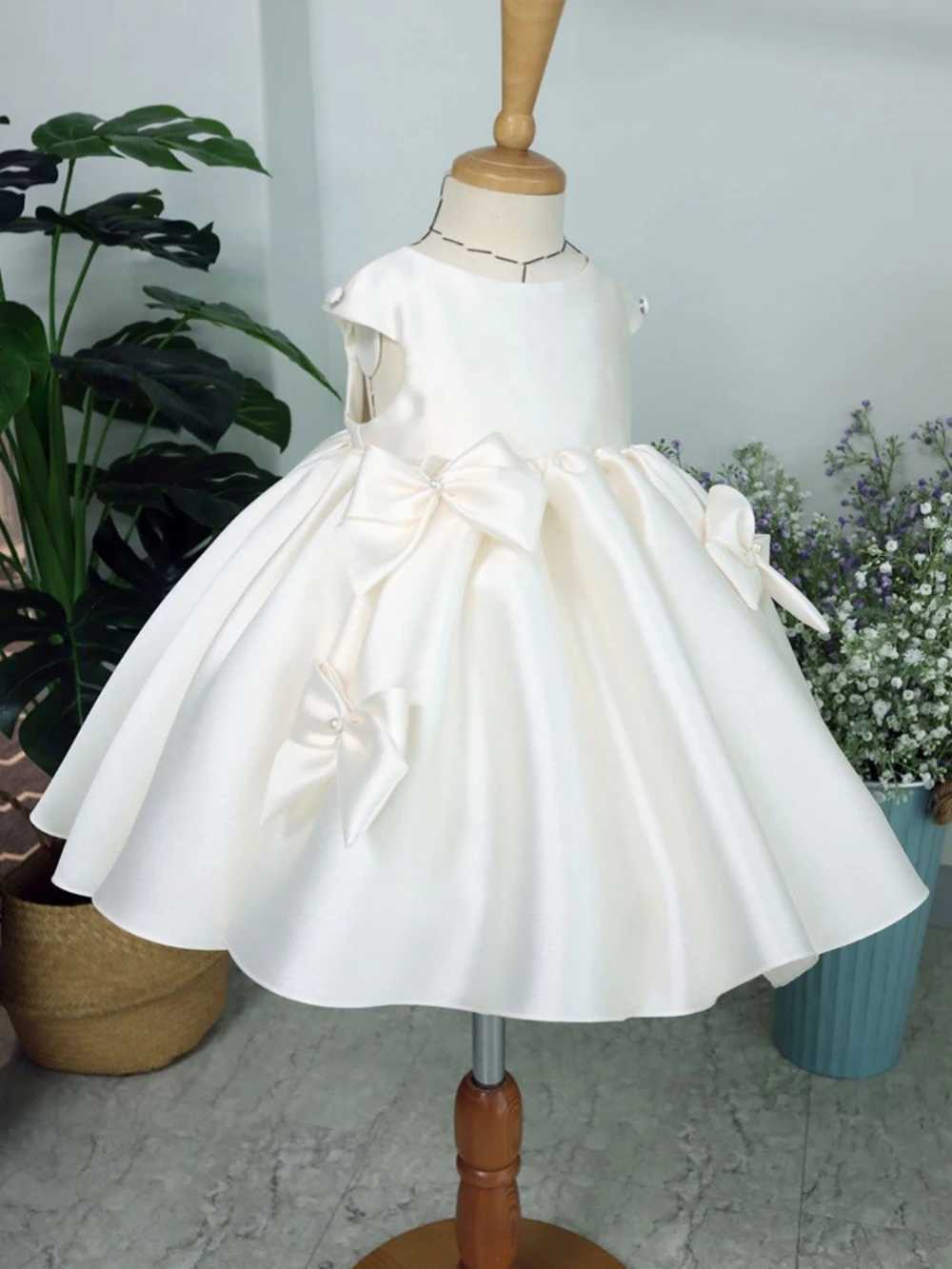 Cute Bow Flower Girls Dresses For Wedding Elegant O-neck Short Sleeve Kids Princess Gown Piano Performance 2025 CustomizedXJ250108
