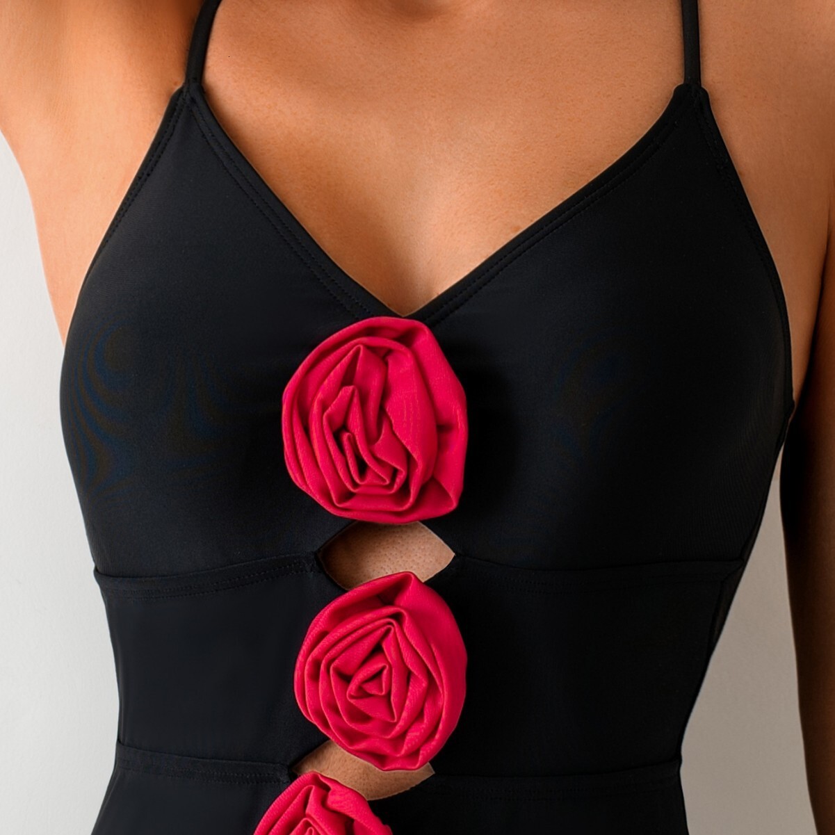 2025 new sexy three-dimensional flower hollow design solid color conservative backless designer women's swimsuit trendy beach swimsuit