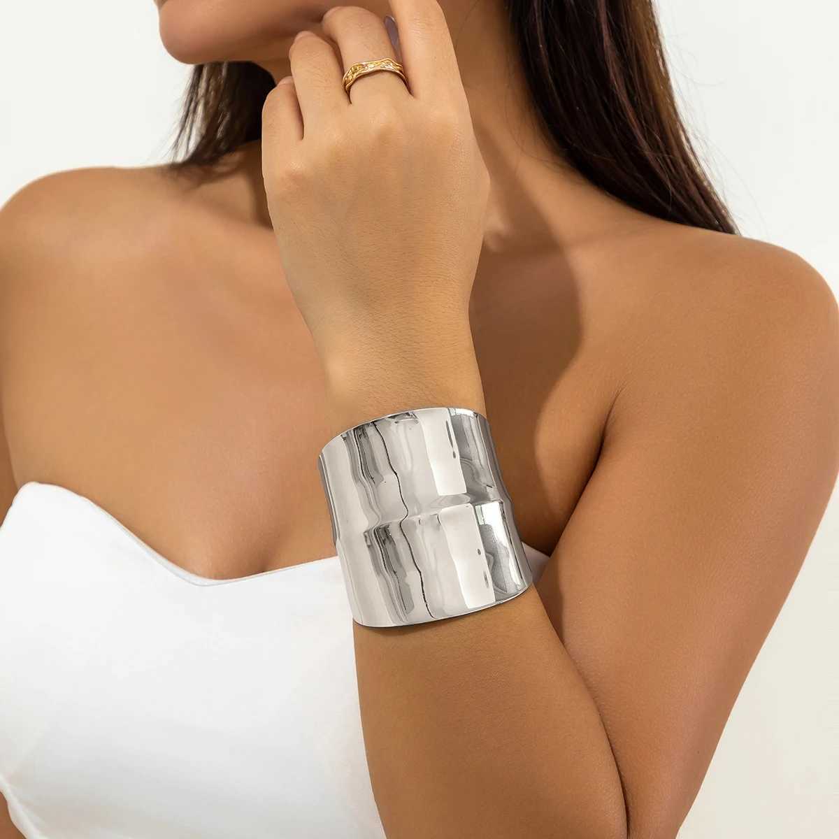 Punk Smooth Heavy Metal Chunky Open Cuff Bangles for Women Fashion Statement Goth Big Arm Bracelet Grunge Jewelry Steampunk MenXJ250109