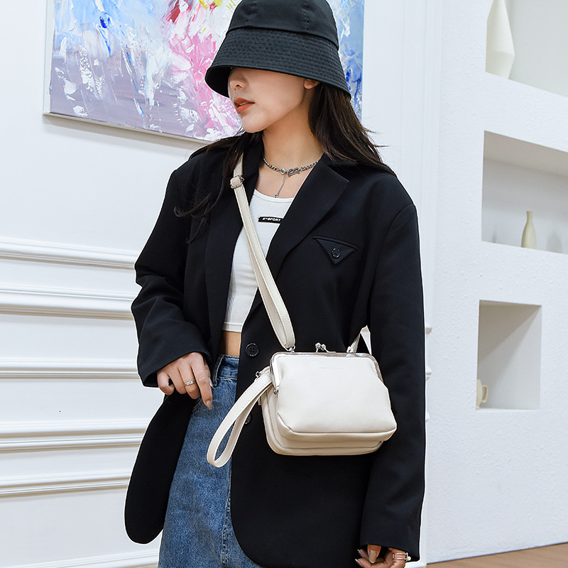 Bag Japan South Korea 2024 Summer New Crossbody With Simple And Fashionable Western Style Solid Color Women's Bag, Internet Famous Clip On Small 