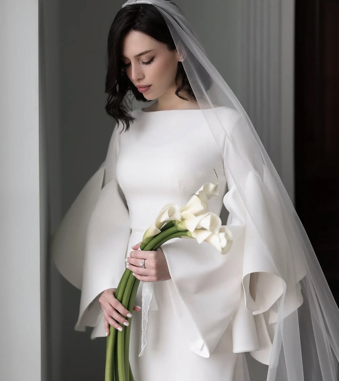 Simple Satin A-Line Wedding Dresses With Flare Sleeves Chic Long White Bridal Gowns Bateau Neck Elegant Bride Dress 2025