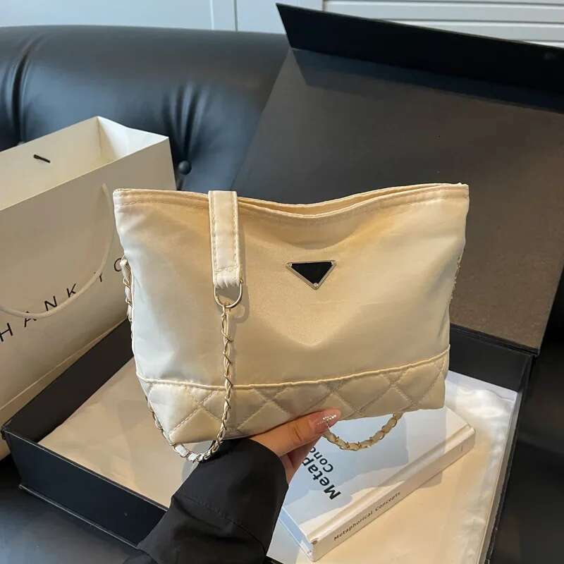 Versatile Women's Shoulder Large Capacity Dia Messenger Bag Stray Tote Bucket Handbag