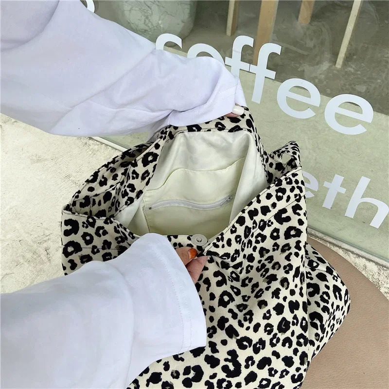 Japanese and Korean Ins Modern Small Leopard Print Messenger Bag Single Shoulder Canvas Bag for Female Student 250106