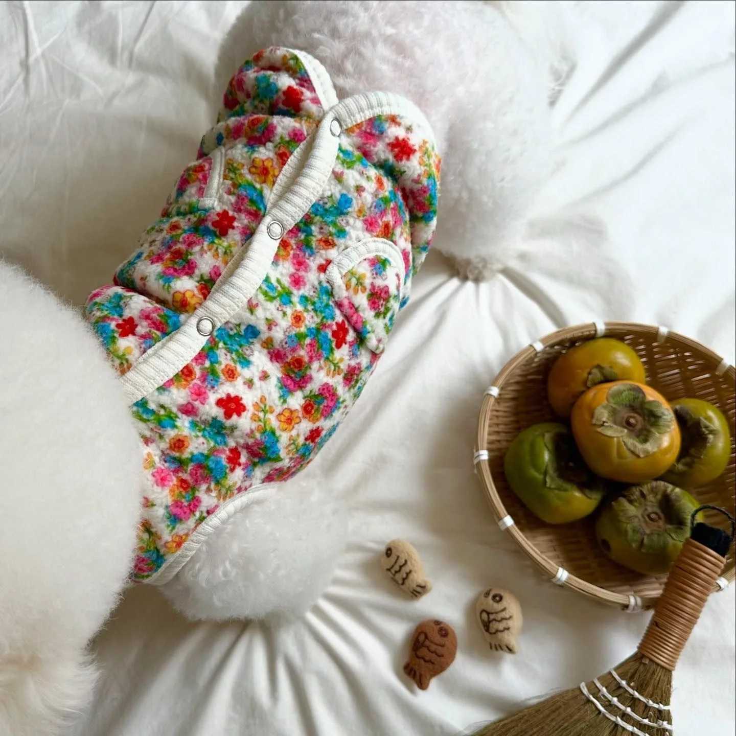 Small Dog Cotton Clothes Pet Classic Shabby Flower Coat Bichon Winter Clothes Teddy Warm Vest Pretty Dog ClothesXJ250109