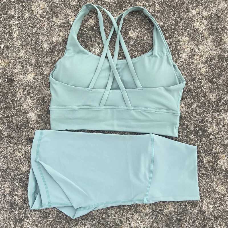 Solid color womens soft gym yoga suit bicycle short leg 2pc cross sports bra track and field uniform comprehensive training jogging sportswearXJ250410