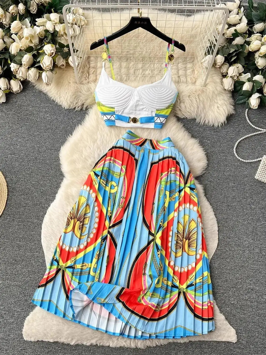 Sexy Baroque Chain Two Piece Set Summer Womens Simple Metal Buckle y Bra Spaghetti Strap Crop Top Pleated Midi Skirt 250106