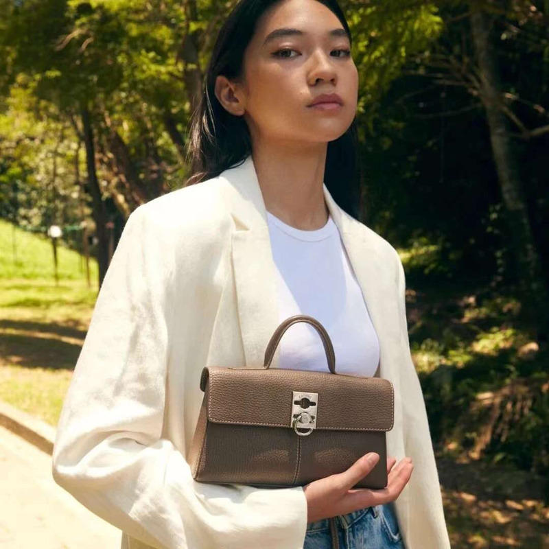 High-Quality Niche CF Stance Wallet Women's Cowhide Fashion Business Versatile Trapezoidal Crossbody Handbag Briefcase