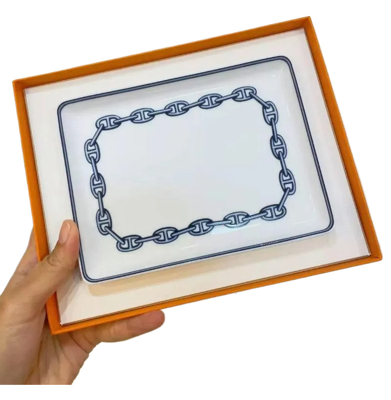 Plates High-End Exquisite Pig Nose Tray Tide Brand Ceramic Rectangular Plate Classic Chain Dessert Decorative Accessories