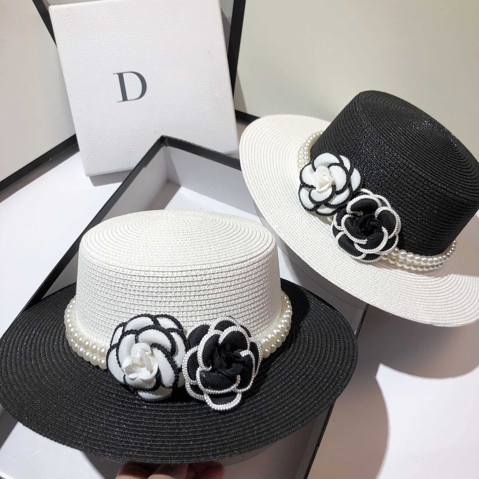 Light luxury small perfume flat top hat summer grass woven wild black and white wind sun hat X250109