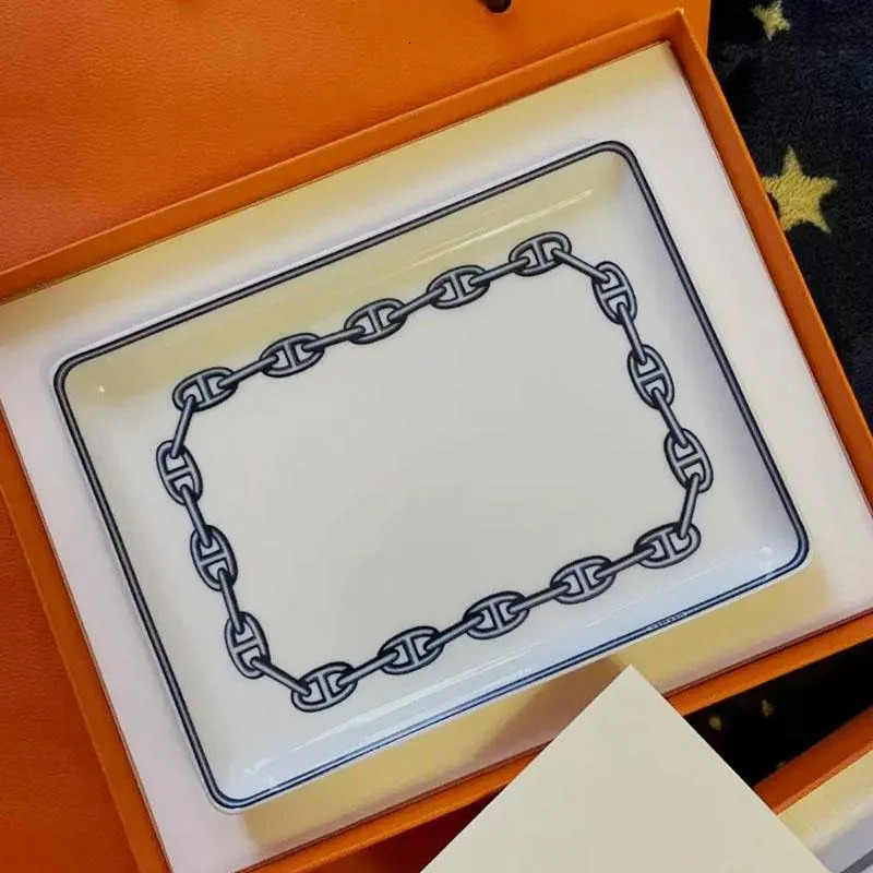 Plates High-End Exquisite Pig Nose Tray Tide Brand Ceramic Rectangular Plate Classic Chain Dessert Decorative Accessories