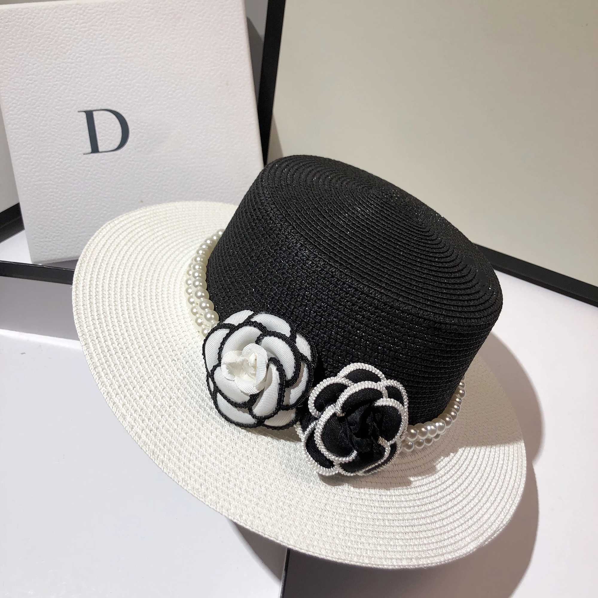 Light luxury small perfume flat top hat summer grass woven wild black and white wind sun hat X250109