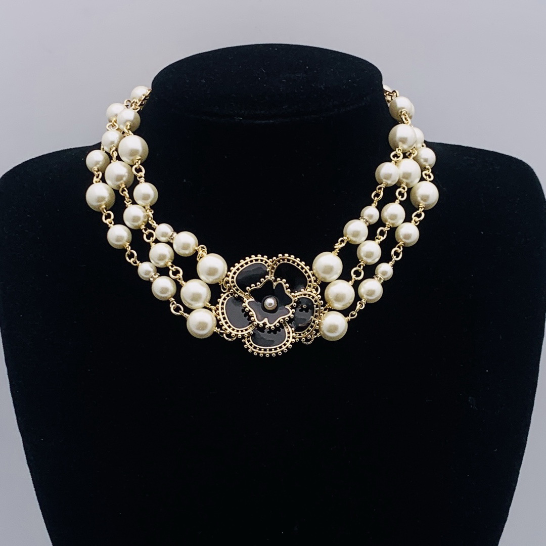 Elegant Pearl Choker Necklaces Vintage Camellia Flower Short Chain Necklace for Women Party Wedding Fashion Jewelry Accessories Gifts