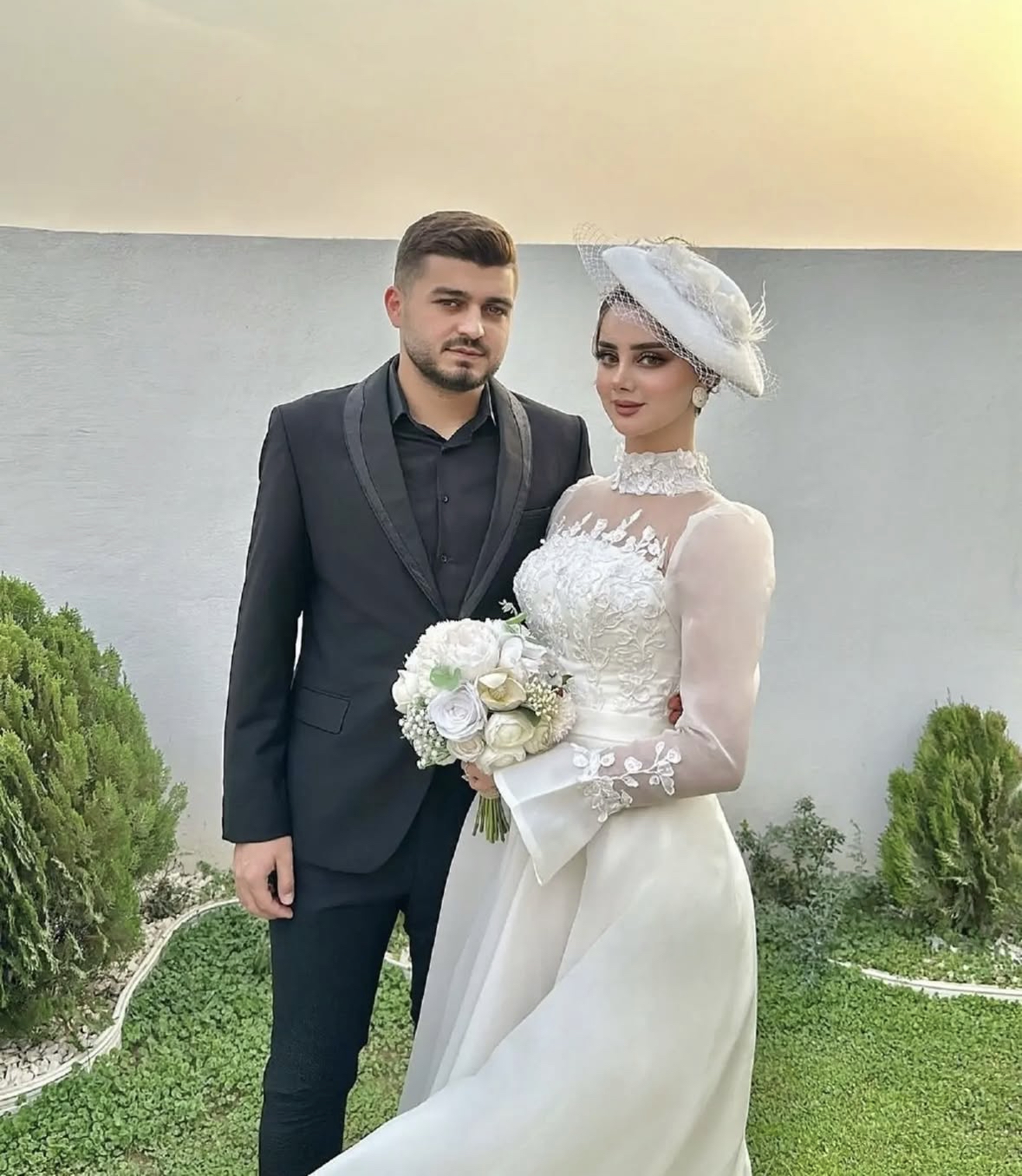 Elegant Ivory A-Line Wedding Dresses Long Sleeves Garden Bridal Gowns Lace Appliques Illusion High Neck Bride Dress 2025 Simple Satin Vestido De Novia